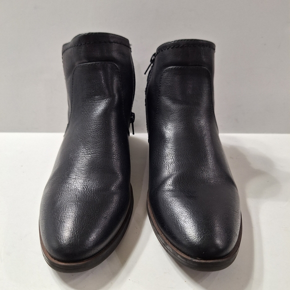 Baretraps Black Faux Leather Medley Minimalist Classic Comfort Ankle Boot Size 8 - Picture 1 of 8